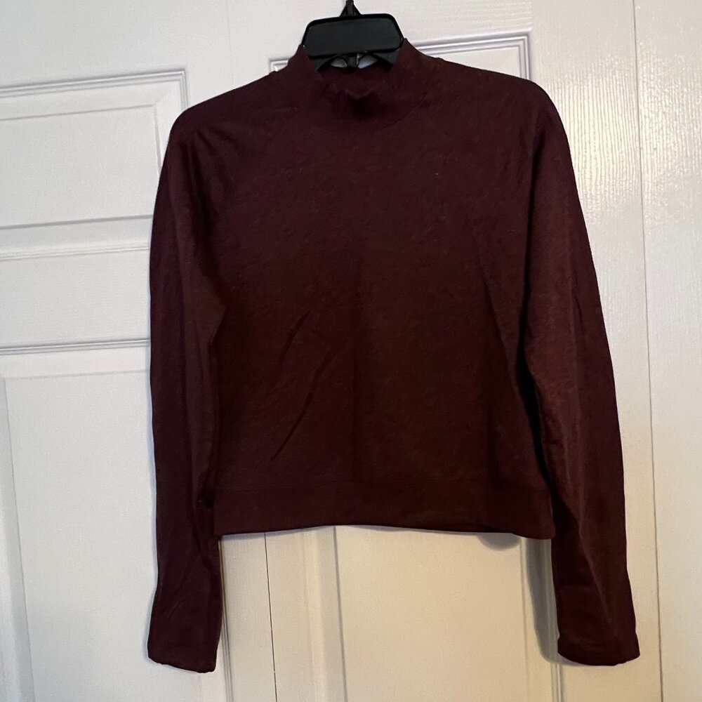 Old Navy Active Cozecore Go-Dry Mockneck Sweatshirt in Burgandy
